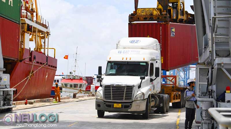 Khai báo thông tin cho vận chuyển hàng hóa quá tải và quá cảnh