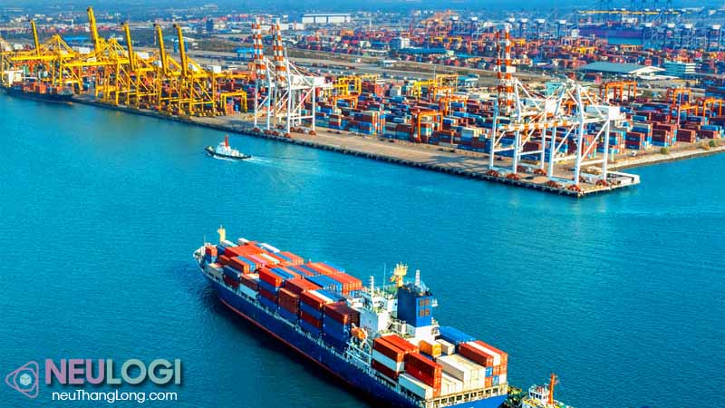 CFR (Cost and Freight – Tiền hàng + Cước vận chuyển)