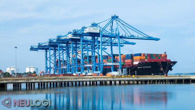 DET (Detention Charge) - Phí mượn container vượt thời gian quy định (do hãng tàu thu)